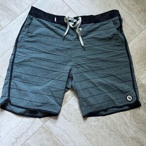 Vuori 32 Large Swim Trunks Suit Board Shorts
